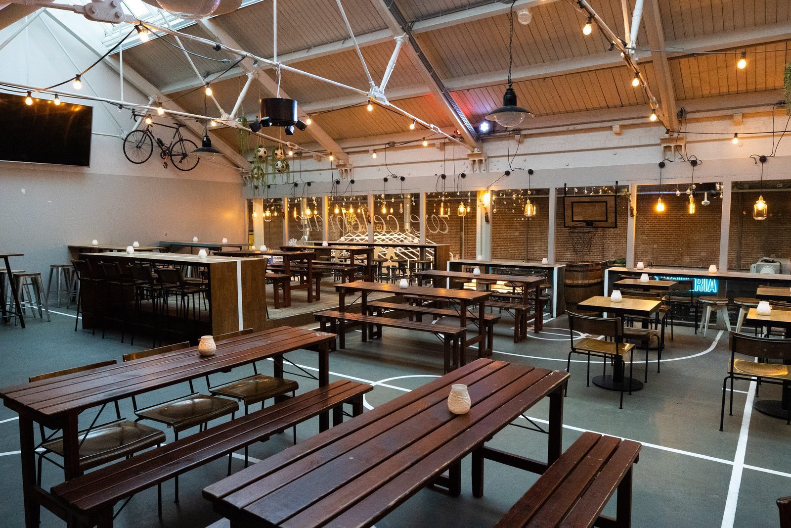 De Dug Out — Foodhallen Amsterdam (1)