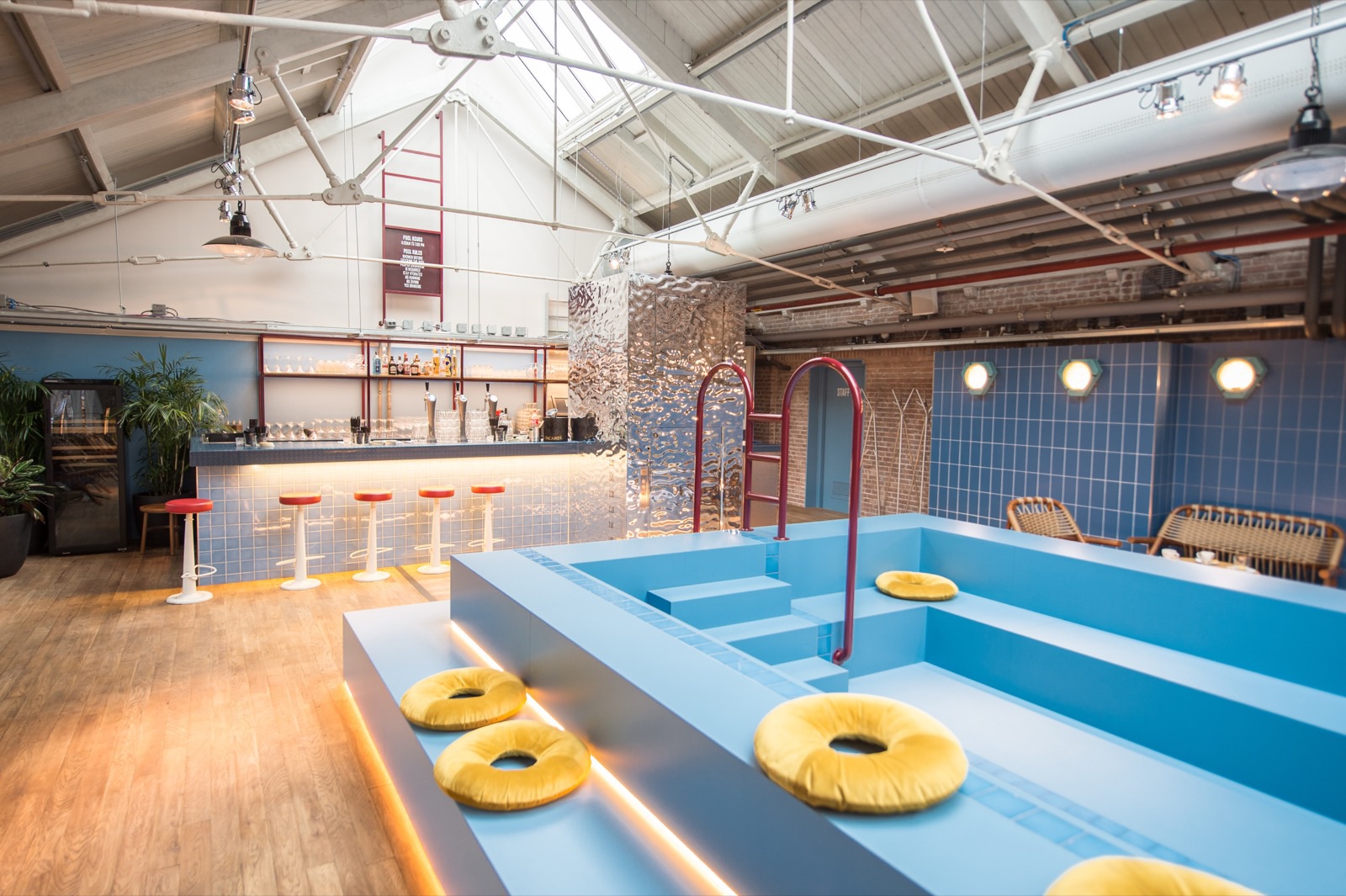De Poolbar — Foodhallen Amsterdam (1)